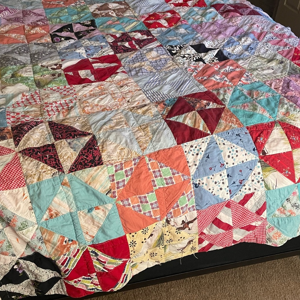 Vintage hand sewn quilt!! - Picture 3 of 8